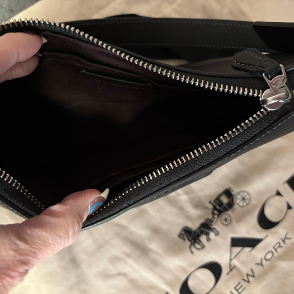 New black coach handbag - Picture 2 of 2